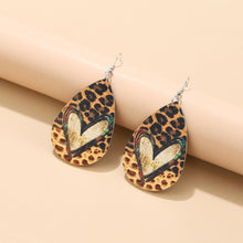 Carregar imagem no visualizador da galeria, PU Leather Leopard Teardrop Earrings
