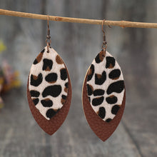 Carregar imagem no visualizador da galeria, Leaf Shape Leather Dangle Earrings
