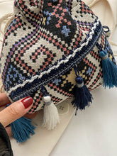 Carregar imagem no visualizador da galeria, Tassel Spaghetti Strap Shoulder Bag
