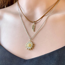 Carregar imagem no visualizador da galeria, Sunflower Pendant Necklace Set
