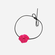 Carregar imagem no visualizador da galeria, PU Leather Rope Rose Shape Necklace
