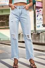 Carregar imagem no visualizador da galeria, Distressed Buttoned Loose Fit Jeans
