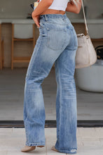 Carregar imagem no visualizador da galeria, Distressed Straight Jeans with Pockets
