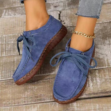 Carregar imagem no visualizador da galeria, Tied Suede Round Toe Sneakers
