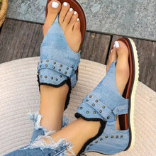 Carregar imagem no visualizador da galeria, Studded Raw Hem Flat Sandals
