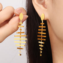 Carregar imagem no visualizador da galeria, Titanium Steel Fishbone Shape Earrings
