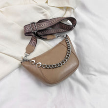 Carregar imagem no visualizador da galeria, PU Leather Chain Trim Crossbody Bag
