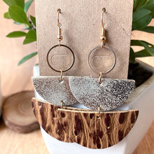 Carregar imagem no visualizador da galeria, PU Semicircle Drop Earrings
