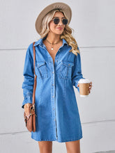 Carregar imagem no visualizador da galeria, Pocketed Dropped Shoulder Mini Denim Dress
