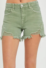 Carregar imagem no visualizador da galeria, RISEN Mid Waist Frayed Hem Denim Shorts
