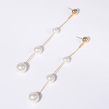 Carregar imagem no visualizador da galeria, Gold-Plated Pearl Bar Earrings
