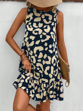 Carregar imagem no visualizador da galeria, Tied Leopard Round Neck Tank Dress
