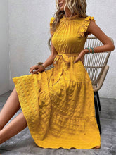 Carregar imagem no visualizador da galeria, Tied Ruffled Cap Sleeve Midi Dress
