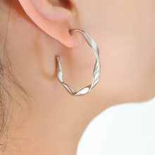 Carregar imagem no visualizador da galeria, Titanium Steel C-Hoop Earrings
