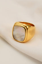 Carregar imagem no visualizador da galeria, Stainless Steel 18K Gold-Plated Inlaid Shell Ring
