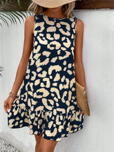 Carregar imagem no visualizador da galeria, Tied Leopard Round Neck Tank Dress
