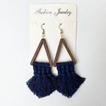 Carregar imagem no visualizador da galeria, Tassel Detail Geometric Earrings
