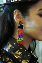 Carregar imagem no visualizador da galeria, TRICK OR TREAT Beaded Dangle Earring
