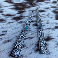 Carregar imagem no visualizador da galeria, Artificial Turquoise Bar Earrings
