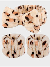 Load image into Gallery viewer, Animal Print Face Wash Wristband and Headband
