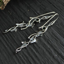 Carregar imagem no visualizador da galeria, Ivy Leaf Alloy Dangle Earrings
