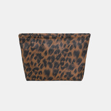 Carregar imagem no visualizador da galeria, Nylon Clutch with Zipper
