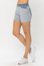 Carregar imagem no visualizador da galeria, Judy Blue Full Size Color Block Denim Shorts
