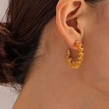 Carregar imagem no visualizador da galeria, Gold-Plated Stainless Steel C-Hoop Earrings
