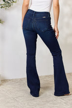 Carregar imagem no visualizador da galeria, Kancan Full Size Mid Rise Flare Jeans
