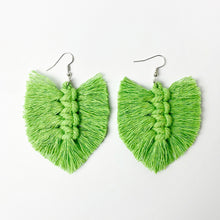 Carregar imagem no visualizador da galeria, Fringe Detail Dangle Earrings
