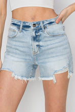 Carregar imagem no visualizador da galeria, RISEN High Waist Frayed Detail Denim Shorts
