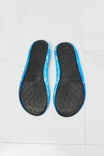 Carregar imagem no visualizador da galeria, MMshoes On The Shore Water Shoes in Blue
