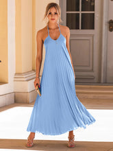 Carregar imagem no visualizador da galeria, Pleated Halter Neck Sleeveless Dress
