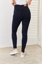 Carregar imagem no visualizador da galeria, Judy Blue Full Size Garment Dyed Tummy Control Skinny Jeans
