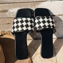 Carregar imagem no visualizador da galeria, Plaid Open Toe Flat Sandals
