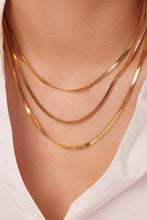 Carregar imagem no visualizador da galeria, Triple-Layered Snake Chain Necklace
