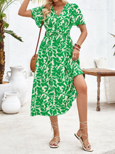 Carregar imagem no visualizador da galeria, Printed Surplice Short Sleeve Midi Dress
