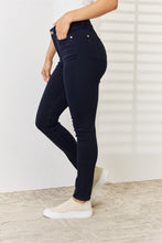 Carregar imagem no visualizador da galeria, Judy Blue Full Size Garment Dyed Tummy Control Skinny Jeans
