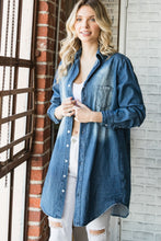 Carregar imagem no visualizador da galeria, Veveret Pocketed Button Up Washed Denim Shirt
