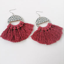 Carregar imagem no visualizador da galeria, Tassel Detail Leopard Drop Earrings
