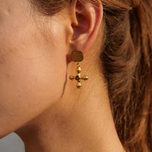 Carregar imagem no visualizador da galeria, Gold-Plated Stainless Steel Cross Shape Earrings
