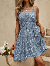 Carregar imagem no visualizador da galeria, Floral V-Neck Mini Cami Dress
