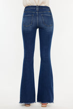 Carregar imagem no visualizador da galeria, Kancan Cat&#39;s Whiskers Raw Hem Flare Jeans
