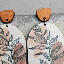 Carregar imagem no visualizador da galeria, Geometrical Shape Wooden Drop Earrings
