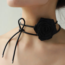 Carregar imagem no visualizador da galeria, PU Leather Rope Rose Shape Necklace
