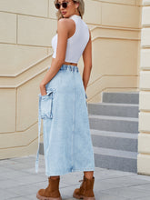 Carregar imagem no visualizador da galeria, Slit Pocketed High Waist Denim Skirt
