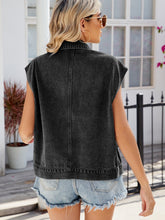 Carregar imagem no visualizador da galeria, Pocketed Button Up Sleeveless Denim Jacket
