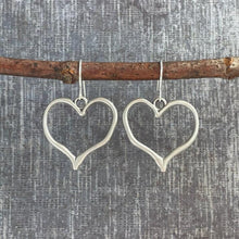 Carregar imagem no visualizador da galeria, Alloy Silver-Plated Heart Dangle Earrings
