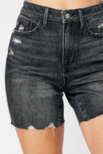 Carregar imagem no visualizador da galeria, Judy Blue Full Size High Waist Tummy Control Denim Shorts
