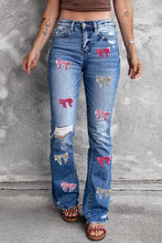 Carregar imagem no visualizador da galeria, Sequin Bow Distressed Bootcut Jeans
